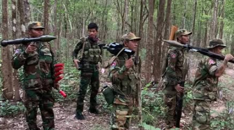 កងទ័ពកម្ពុជា វាយបកលើទាហានថៃ បន្ទាប់ពីមានការបាញ់ប្រហារជាមុន និងបិទប្រាសាទតាមាន់ជាបណ្តោះអាសន្ន